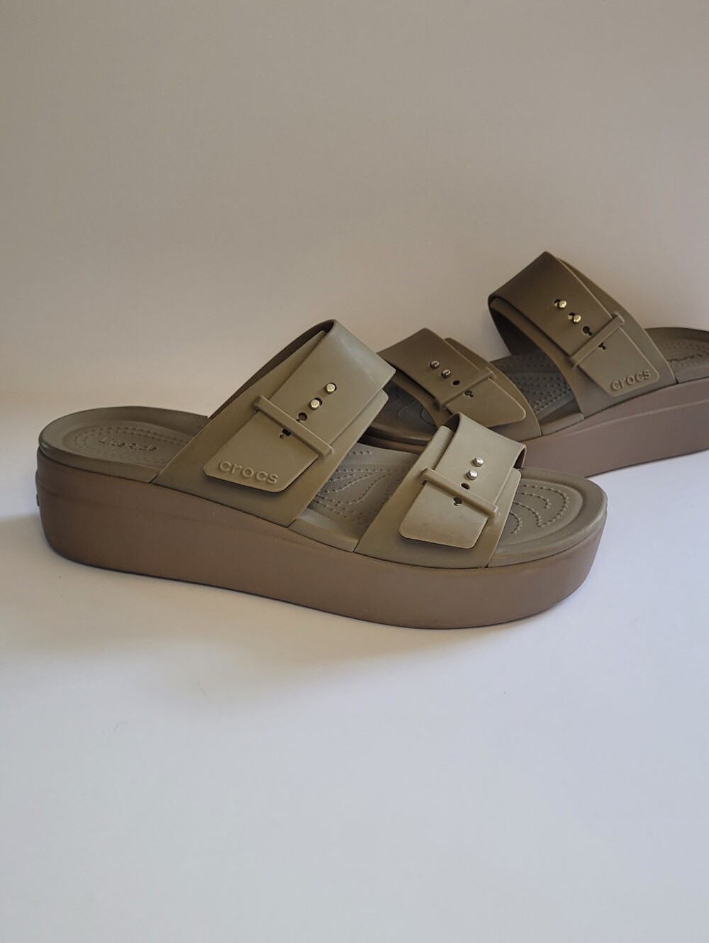 Crocs Brooklyn Buckle LiteRide Low Wedge Sandals 10 - Picture 2 of 15